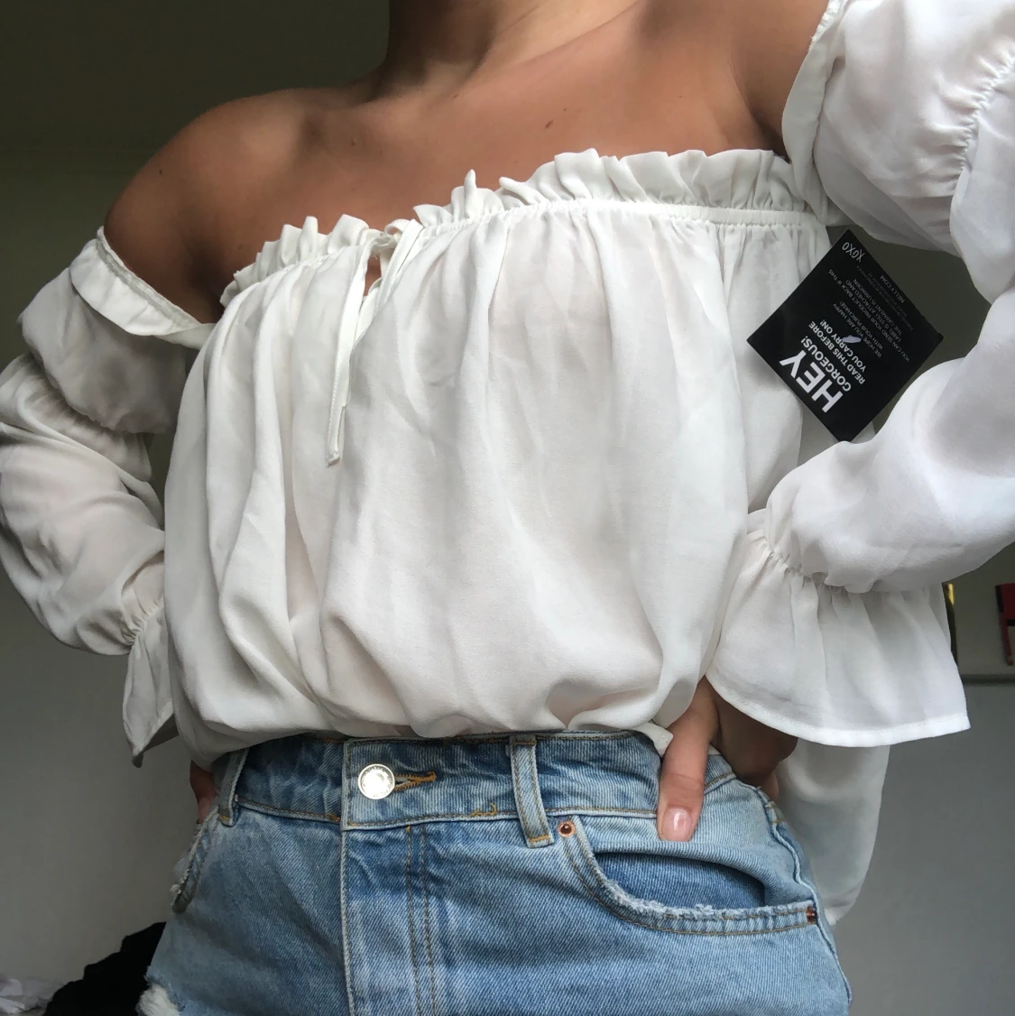 Romantisk vit offshoulder topp - 90