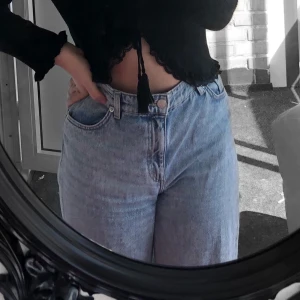 Yoko jeans light blue - 🌟 Nedsatt pris, doneras snart!🌟 Köpta på plick men tyvärr för stora ): Jättefint skick.  Frakt på 63kr tillkommer   💕