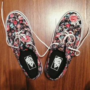  - Riktigt snygga vans, aldrig använda pågrund av att de är för stora för mig