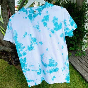 Turkosblå tiedye tshirt! 👕🐬💠 - Helt ny tshirt färgad i textilfärg som håller i 30 garders tvätt❕Storlek S, unisex. Prioriterar snabb affär och pris kan diskuteras! 💠