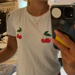 T-shirt - Super söt vit t-shirt 