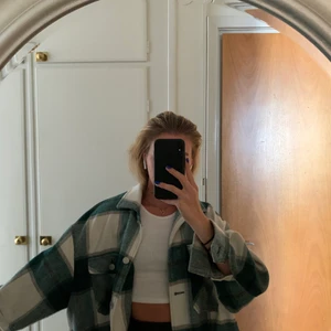 Intressekoll - Superfin lumberjacket från zara, säljer då jag inte använt på länge. Buda i kommentarsfältet!!! :) tillägger oxå att jag använt den 3-5 gånger och tvättat en gång!