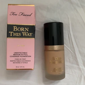 Too face- Born this way foundation c-vanilla  - Köpt i fel färg, använd 1 gång. 370 eller bud inklusive frakt.