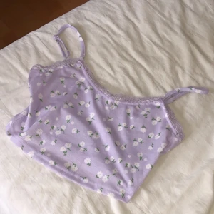 Linne från shein! - Köpte för 79kr men sälj för 45! Jätteskönt material, säljs på grund av att den inte kommer till användning! 