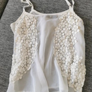 Linne  - Genomskinligt linne från sisters point. Storlek s. 