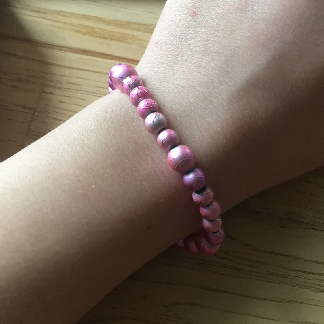 Armband med rosa  - 90