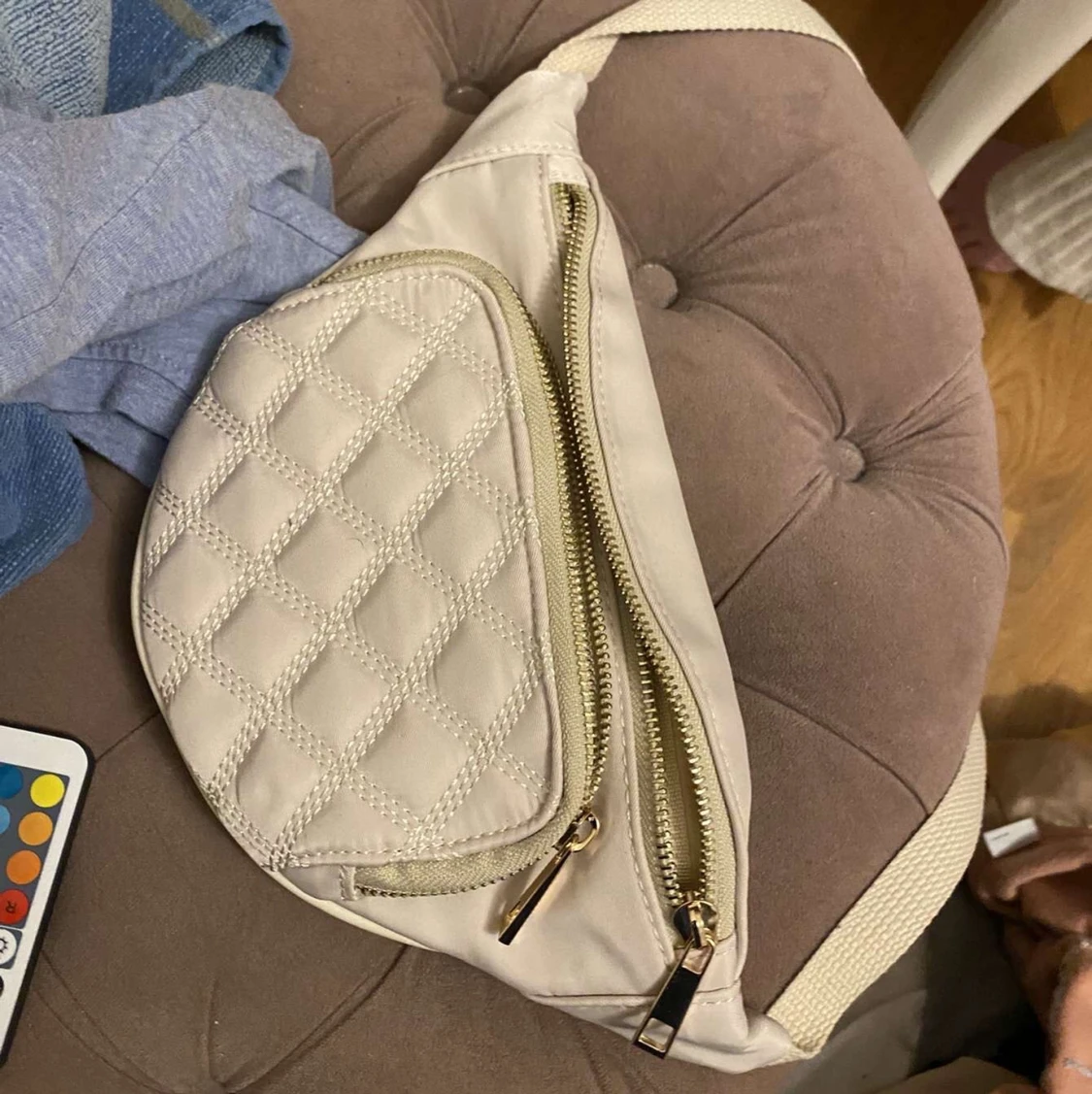 Midje väska classic från glitter i färgen nude pris från butik: 199kr - 90