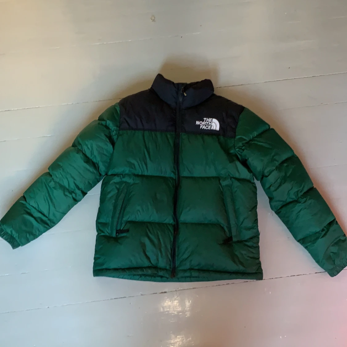 Grön North Face nuptse jacka - 90