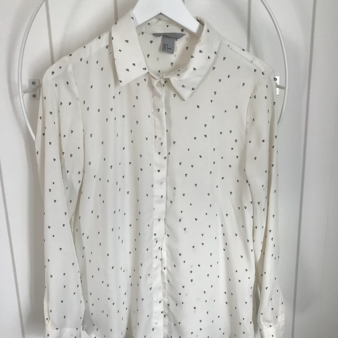 Blus med små hjärtan, strl. 36