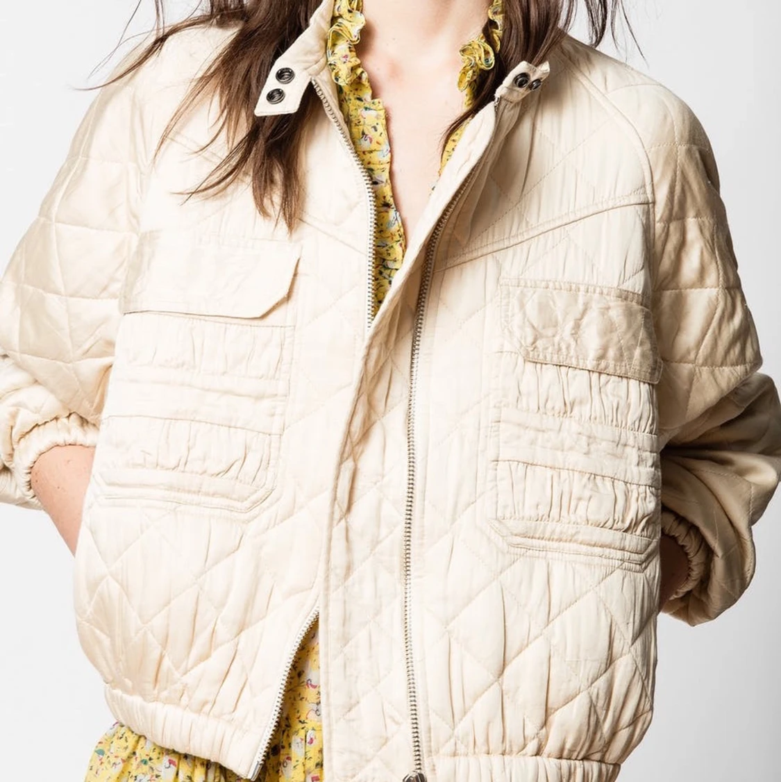 Zadig&Voltaire women’s quilted jacket, oversize and short cut, pockets on the front.