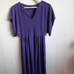  - Lång kofta/tröja i storlek Li lila