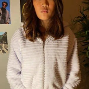 JACKA - Najs till hösten med en lite varmare kofta! Köpare står för frqkt💕