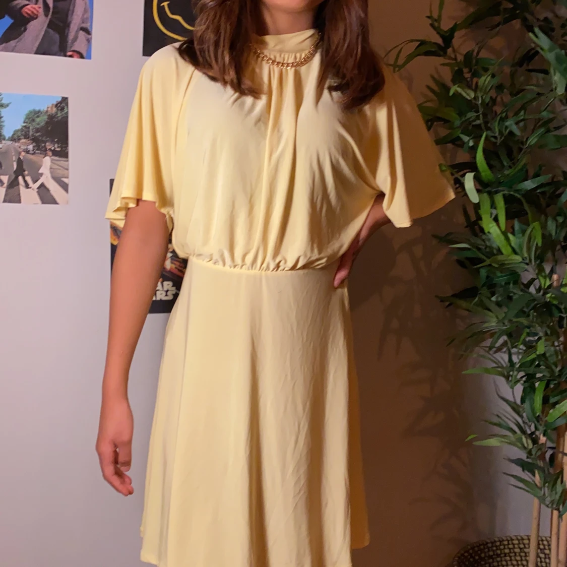 SÖT GUL KLÄNNING - 91