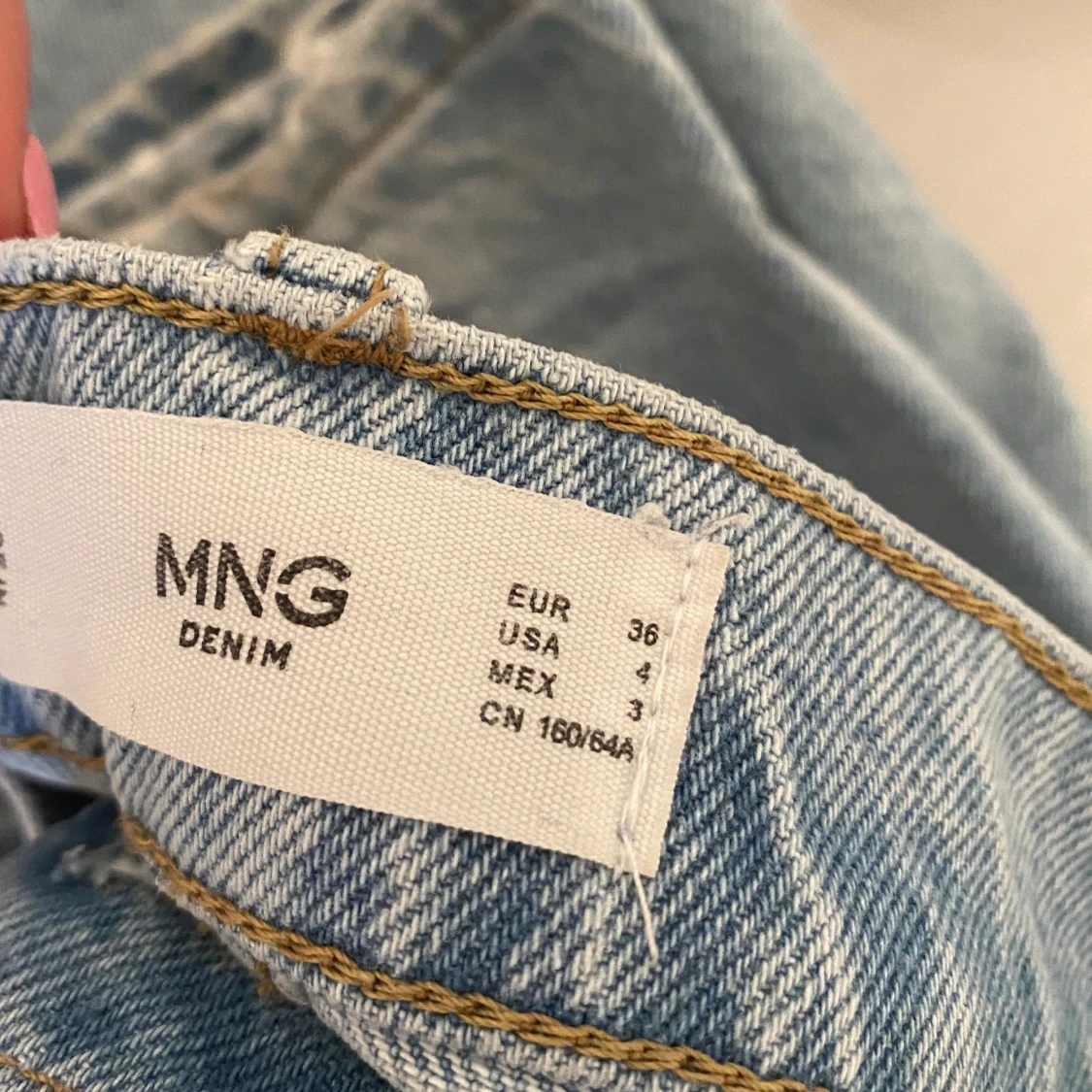 Blåa jeans från mango - 91