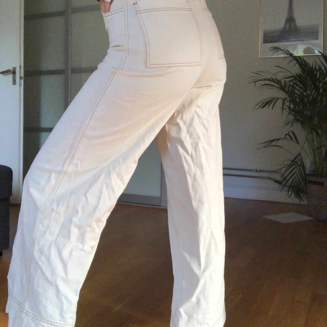 Vita byxor med sömmar från Monki  - 91