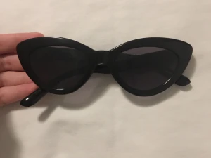 Solglasögon - Säljer dessa coola solisar