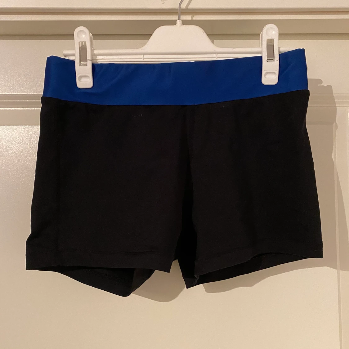 Svart/blå träningsshorts Rebel