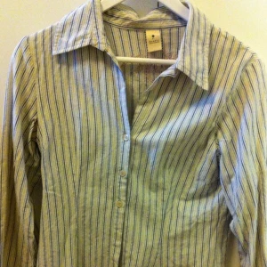  - Skjorta från Isabell Kristensen
I gott skick