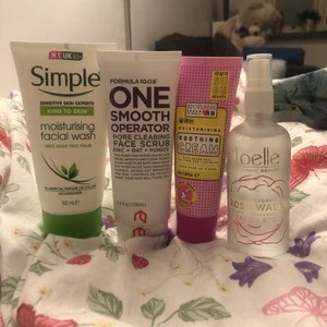 oanvänt hudvårdspaket  - hudvårdspaket med nya produkter som innehåller en simple ansiktsrengöring, formula 10.0.6 scrub, suga beauty moisturizer och loelle rosewater. säljes för 150kr + frakt 42kr 