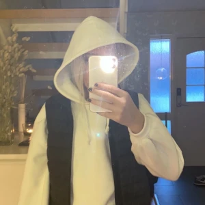 Everest väst - Säljer denna snygga Everest västen. Storlek 146/152 men passar äcen Xs/s. Super snygg och väldigt bra skick