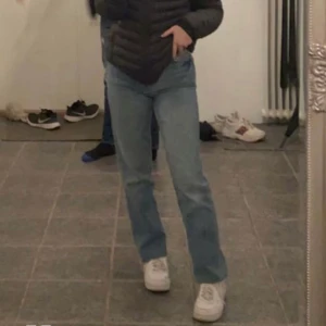 Populära vida byxor 😍 - Från Gina! Ej använda mycket😊 är högmidjade och väldigt fina och bekväma!! ❤️ jag är 155 ca