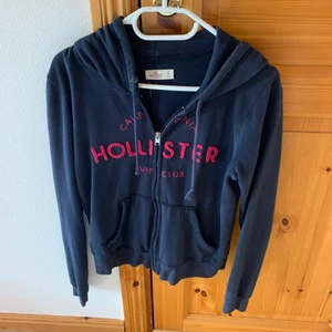 Kläder - Alla kläder är i fint skick. Och storlek s :)