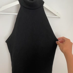 Linne med polokrage  - Ett linne med polokrage från bikbok aldrig använt, storlek S. Nypris 149kr, mitt pris 50kr + frakt.