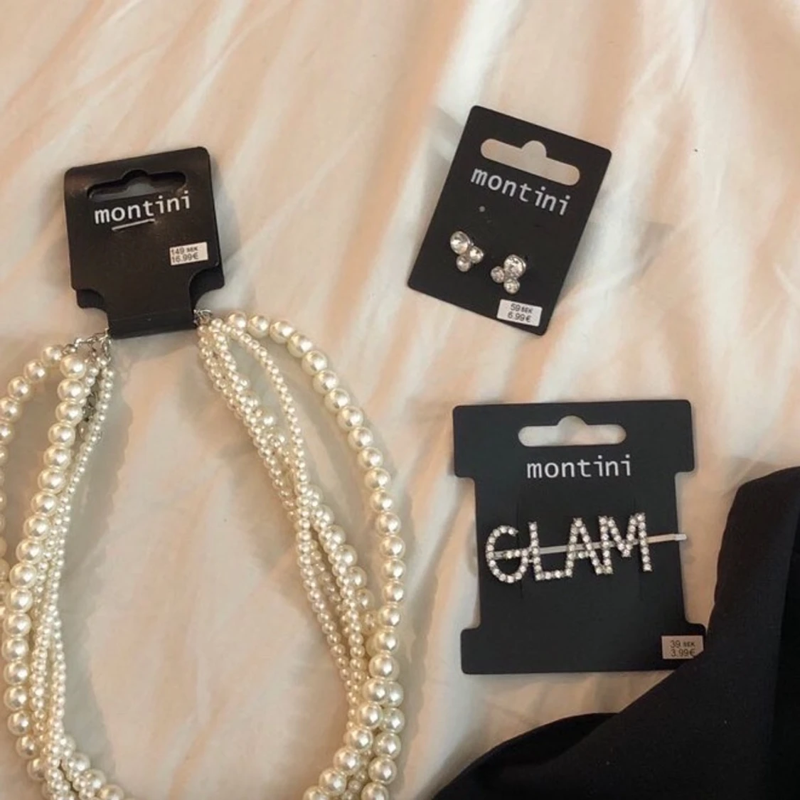 Nya smycken från ur och penn