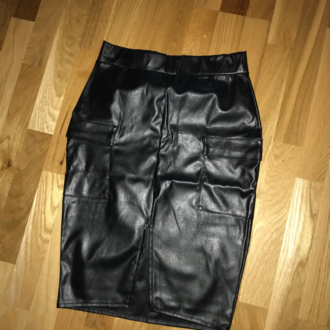 Skinnimitation kjol strlk m