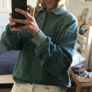 Randig tjockare tröja - Skön passform, köpt på secondhand 