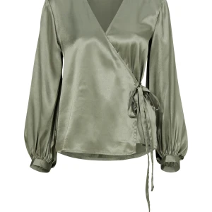 Helt ny blus från OBJECT, strl 40 - Jättefin blus från OBJECT, storlek 40. Nypris 399kr. Säljer för 200 kr inklusive frakt🌸