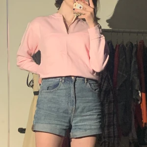 pastellrosa kofta - kommer direkt ifrån 80-talet. Köparen står för frakten. Samfraktar gärna :)