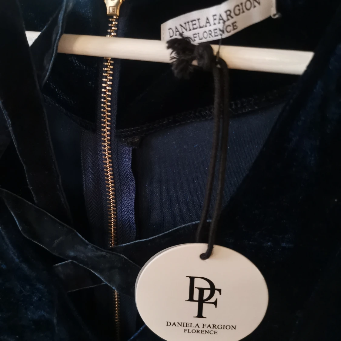 Daniela Fargion sammet klänning, BUDGIVNING - 91