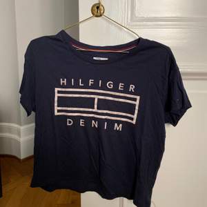 original price: 500 sek, in new condition, size xs but fits big