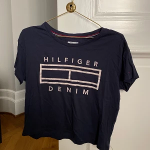 Tommy Hilfiger T-shirt size s - original price: 500 sek, in new condition, size xs but fits big