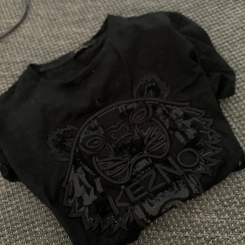 Fake kenzo tröja strlk: S pris: 120kr (frakt ingår). T-shirts.