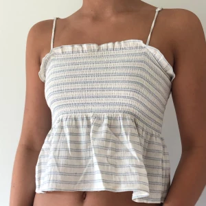 fint linne - fint linne från h&m i storlek 34❤️ med justerbara band, använd fåtal gånger