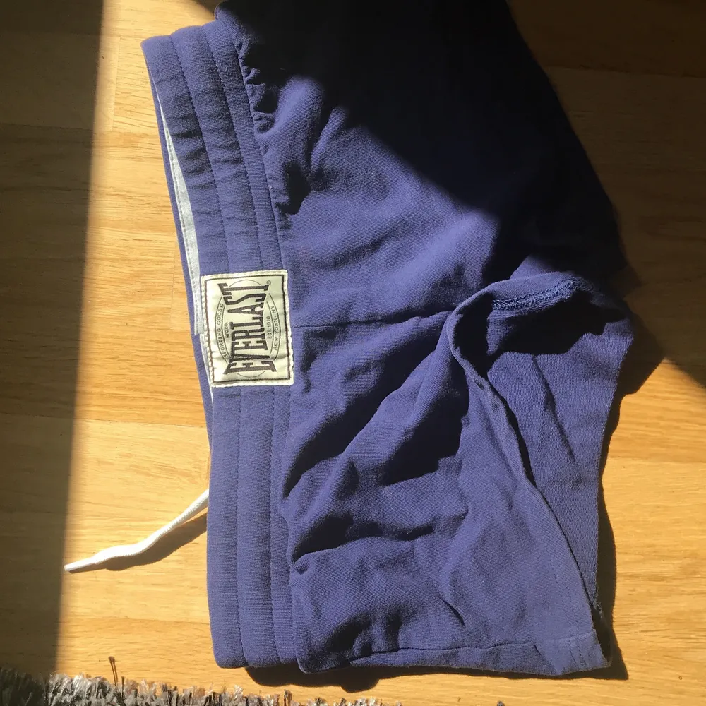 Superfina shorts oanvända STORLEK: M Frakt: 22-39 kr. Shorts.