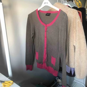  - Brun o rosa kofta!