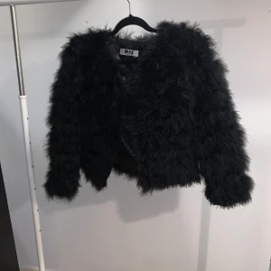 Svart jacka - Dennis Maglic jacka, passar S/M använd 2 gånger