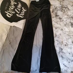 Byxor från gina tricot  - Aldrig använda för liten storlek 