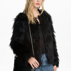  - Oanvänd pälsjacka från nly TREND. Lappar kvar