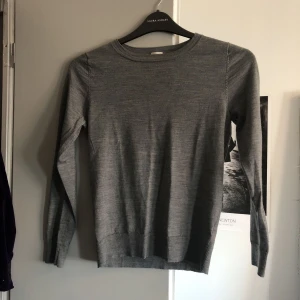  - Tunn ulltröja från Filippa K!  Har inget strykgärn hehe