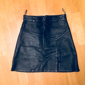  - Äkta skinn kjol  Xs  
