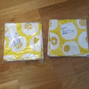  - Inför påsken, gula nya tygservetter 40×40, 2 pkt  Swish el kontant  T-centralen Åhléns, gamla stan...  