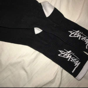  - Strumpor från stussy i marinblå, köparen står för frakt!