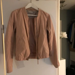  - Gammalrosa Bomberjacka 