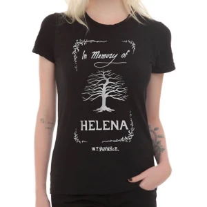  - En jättefin Mcr tröja jag köpte för ca 3 år sedan på hot topic. Tröjan är väldigt skön men matrealet är en aning tunt. Den är använd ca 10 gånger. Köparen betalar frakten :) 