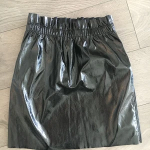  - Lackkjol högmidjad från Gina , köpare står för frakt