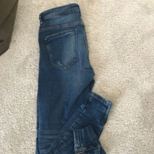  - Zara jeans